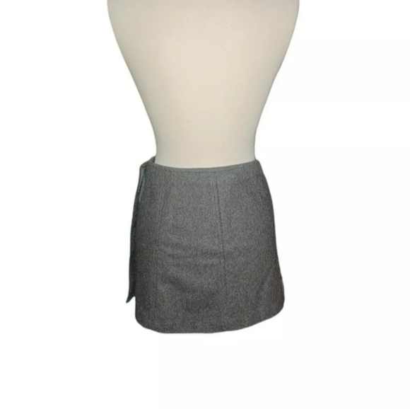 Express World Brand 3/4 Mini Skirt Gray Wrap Wool Blend. Dimensions wais… - Picture 2 of 5